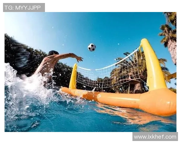 足球明星们在沙滩上踢排球的卡通趣味画面展现运动的快乐与友谊 足球明星们在沙滩上踢排球的卡通趣味画面展现运动的快乐与友谊