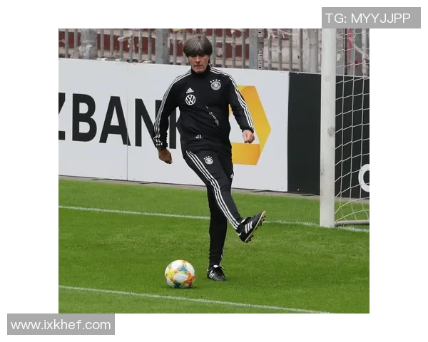 德国足球主教练的时尚风格与场边衣品解析